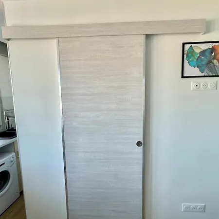 Tres Jolie 6 Paisible, Moderne, Agreable En Face De La Gare Miluza