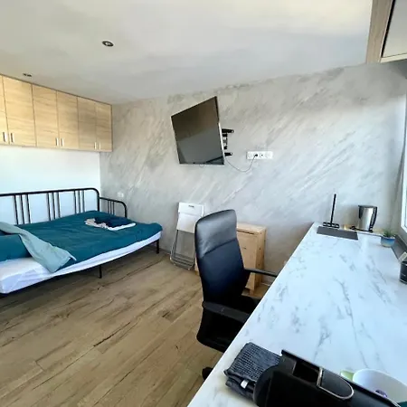 Tres Jolie 6 Paisible, Moderne, Agreable En Face De La Gare Appartamento *