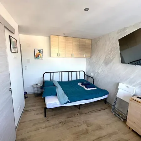 Tres Jolie 6 Paisible, Moderne, Agreable En Face De La Gare Miluza