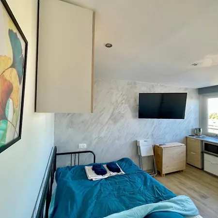Appartamento Tres Jolie 6 Paisible, Moderne, Agreable En Face De La Gare